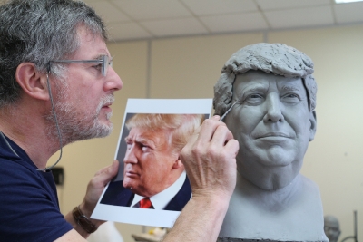 Eric Saint Chaffray vyrabí model pro Trumpovu sochu 